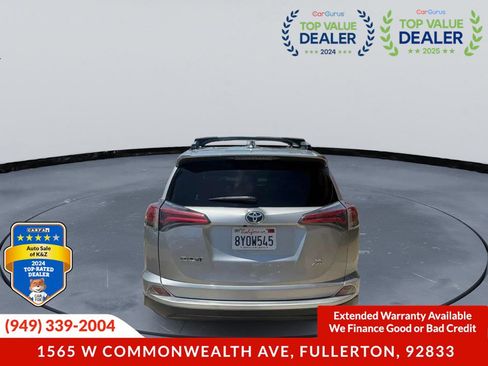 Used 2018 Toyota RAV4 LE w/ Carpet Mat Package AWD/4WD image 4