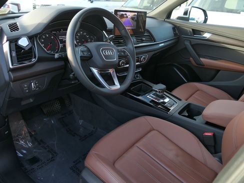 Used 2024 Audi Q5 2.0T Premium w/ Convenience Package image 11