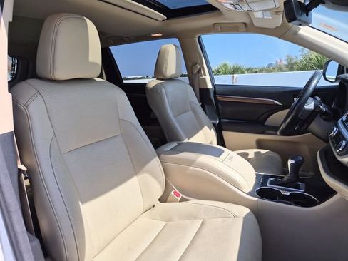 Used 2017 Toyota Highlander Limited image 21