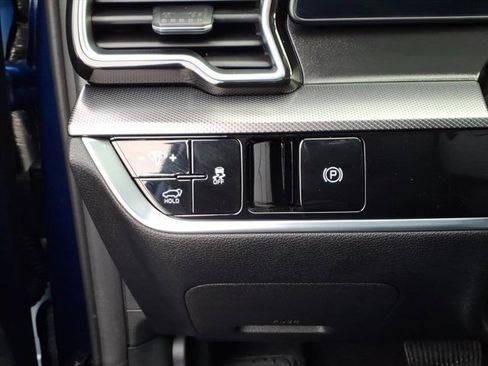 Used 2025 Kia Sportage SX image 23