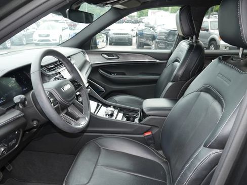 Used 2023 Jeep Grand Cherokee Overland AWD/4WD image 6