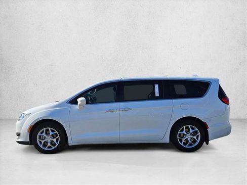 Used 2019 Chrysler Pacifica Touring Plus w/ Tire & Wheel Group image 8