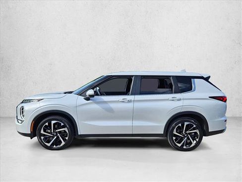 Used 2023 Mitsubishi Outlander SE FWD image 9