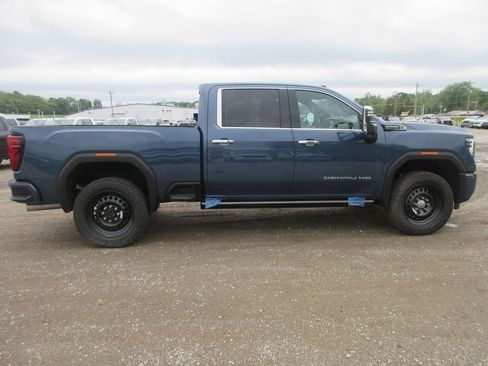 New 2026 GMC Sierra 2500 Denali Ultimate AWD/4WD image 3