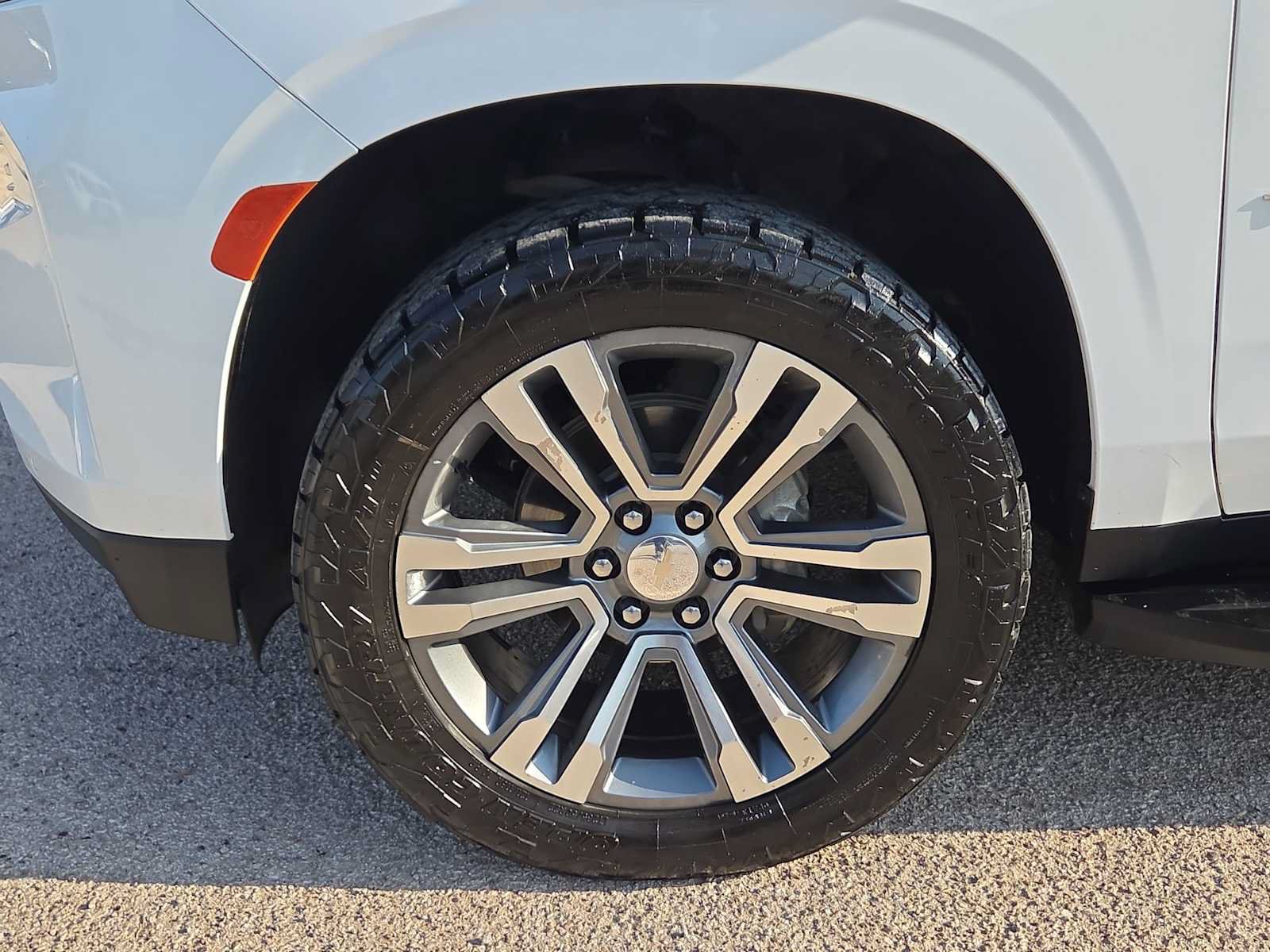 Used 2023 Chevrolet Tahoe Premier AWD/4WD image 12