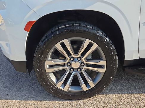 Used 2023 Chevrolet Tahoe Premier AWD/4WD image 12