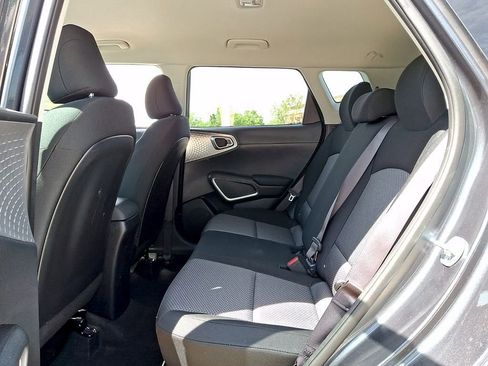 Used 2025 Kia Soul LX w/ LX Technology Package image 10