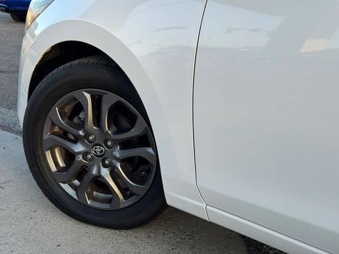 Used 2019 Toyota Yaris LE FWD image 9