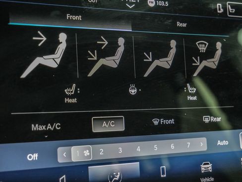 Used 2025 Chrysler Pacifica Select FWD image 40