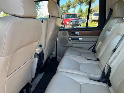 Used 2016 Land Rover LR4 HSE LUX image 32