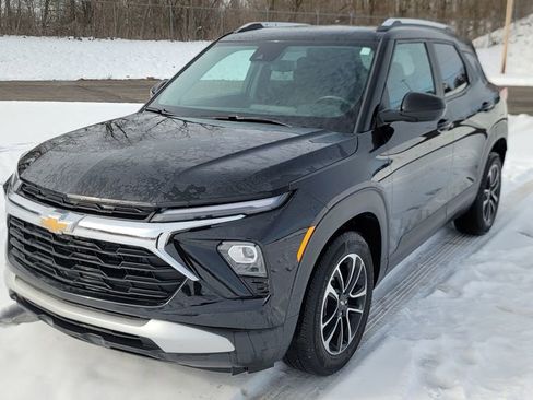 Used 2024 Chevrolet TrailBlazer LT w/ LT Cold Weather Package image 3