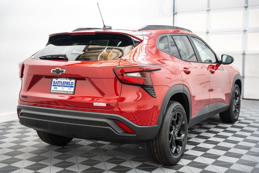 New 2026 Chevrolet Trax LT w/ Sunroof Package FWD image 5