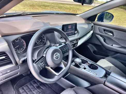 Used 2021 Nissan Rogue SV FWD image 15