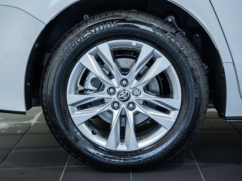 Used 2026 Toyota Sienna Limited AWD/4WD image 19