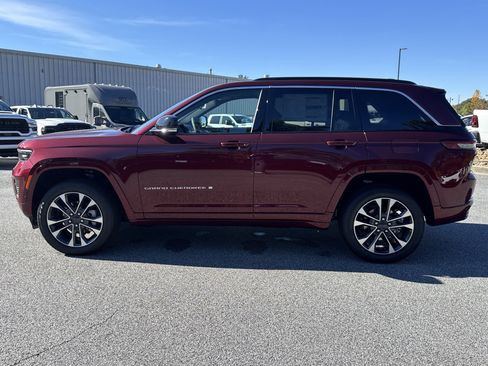 New 2025 Jeep Grand Cherokee Overland w/ Luxury Tech Group IV AWD/4WD image 4