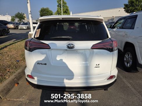 Used 2018 Toyota RAV4 LE AWD/4WD image 9
