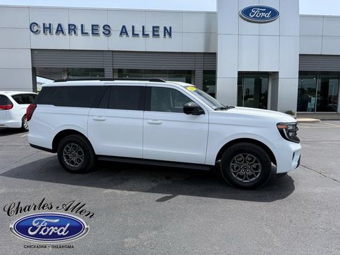 Used 2025 Ford Expedition Max Active AWD/4WD image 2