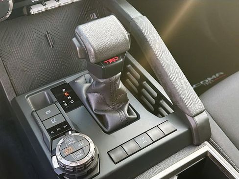 Used 2024 Toyota Tacoma TRD Off-Road image 27