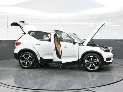 Used 2019 Volvo XC40 T5 Momentum AWD/4WD image 45