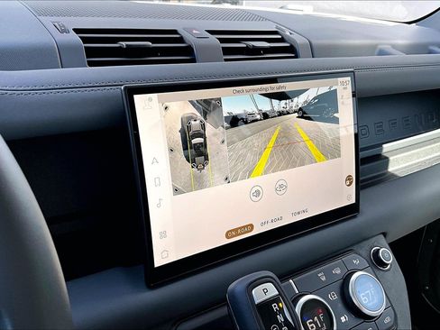 Used 2025 Land Rover Defender 110 S image 21