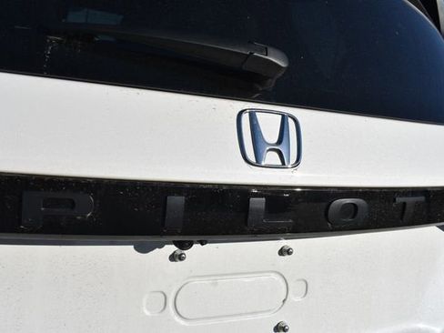 Used 2025 Honda Pilot TrailSport image 14