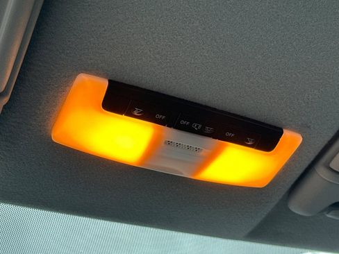 Used 2018 Nissan Kicks S image 23