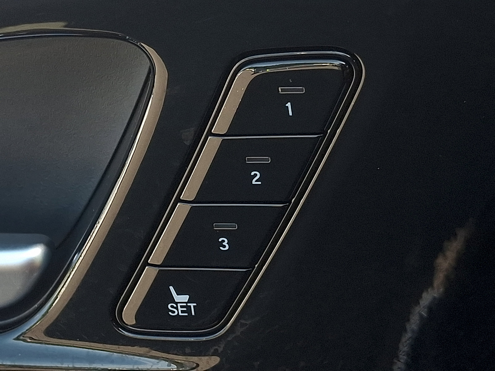 Certified 2026 Acura MDX w/ Technology Package FWD image 25
