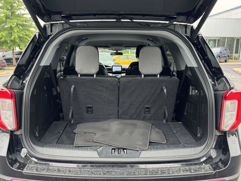 Used 2020 Ford Explorer XLT w/ Equipment Group 202A AWD/4WD image 11