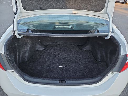 Used 2015 Toyota Corolla LE image 30