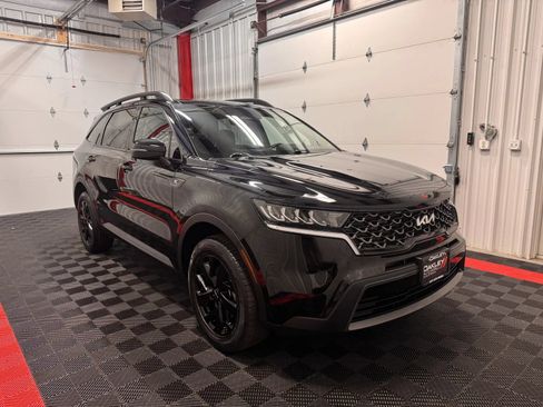 Used 2023 Kia Sorento S w/ Panoramic Sunroof Package AWD/4WD image 5