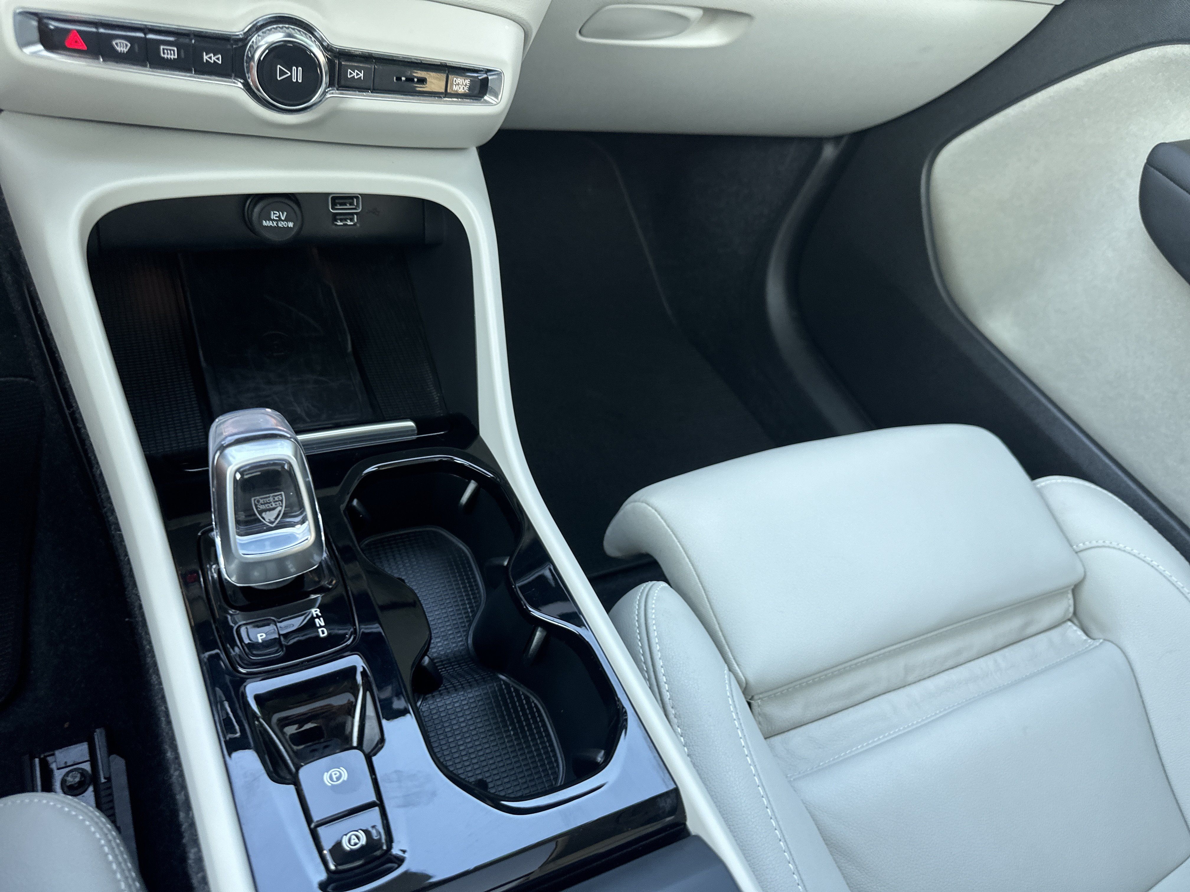 Used 2021 Volvo XC40 T4 Inscription w/ Advanced Package FWD image 19