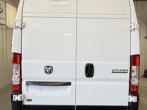 Used 2025 RAM ProMaster 2500 w/ Convenience Group image 4