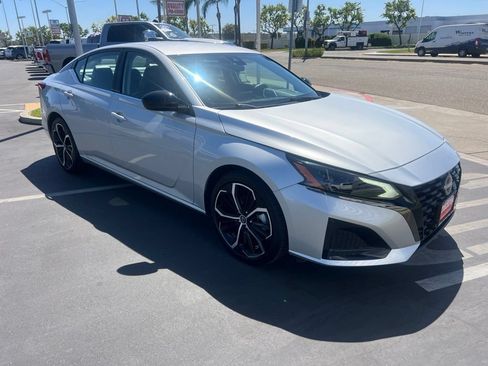 Used 2025 Nissan Altima 2.5 SR FWD image 10