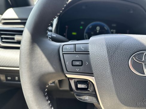 Used 2025 Toyota Camry SE FWD image 31