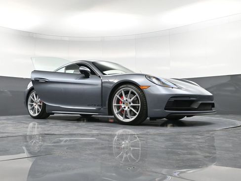 Certified 2025 Porsche 718 Cayman GTS RWD image 36