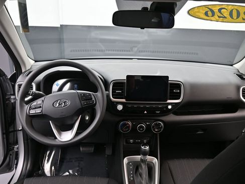 Certified 2026 Hyundai Venue SE FWD image 10