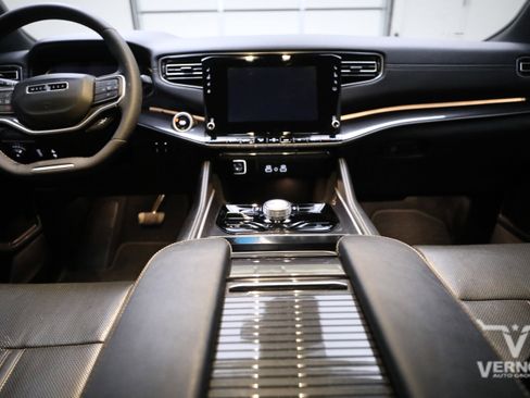 Used 2024 Jeep Wagoneer Base 4x4 w/ HD Trailer Tow Package image 13