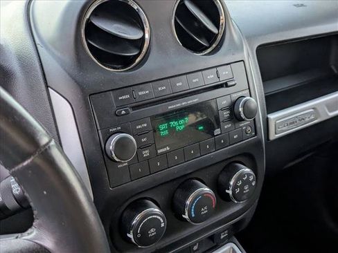 Used 2014 Jeep Compass Latitude w/ Sun/Sound Group FWD image 11