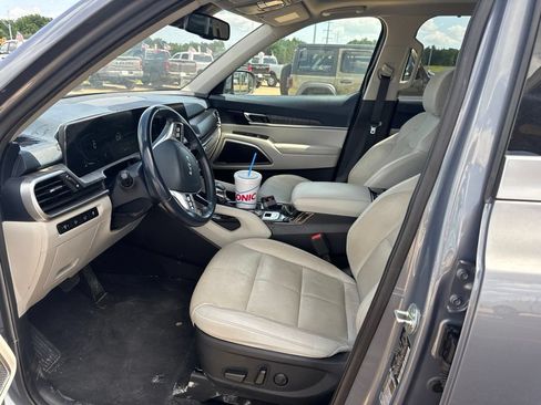 Used 2023 Kia Telluride EX w/ EX Captain's Chair Package FWD image 10