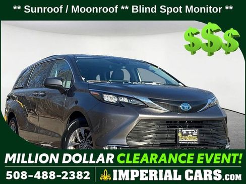 Used 2024 Toyota Sienna XLE image 1