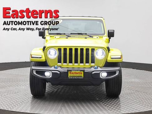 Used 2023 Jeep Wrangler Unlimited Sahara AWD/4WD image 2