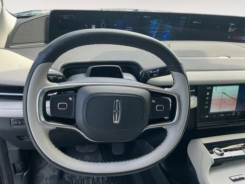 Used 2025 Lincoln Navigator Reserve AWD/4WD image 12