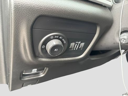 Used 2023 Jeep Grand Cherokee L Limited w/ Luxury Tech Group II image 16