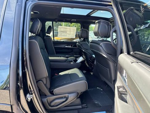 New 2026 Jeep Grand Wagoneer Summit AWD/4WD image 28