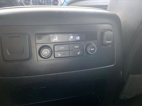 Used 2020 GMC Yukon XL Denali image 11