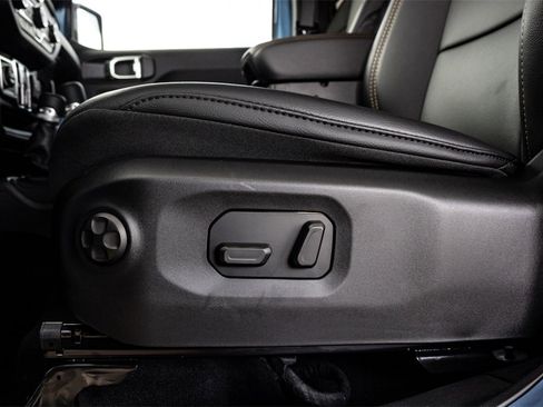 New 2025 Jeep Gladiator Sport w/ Premium Package image 8