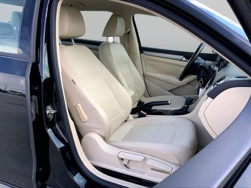 Used 2015 Volkswagen Passat 1.8T S FWD image 8