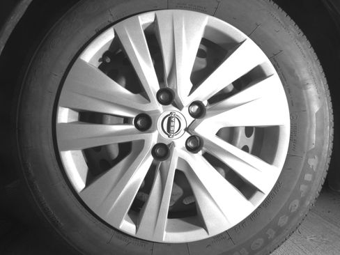 Used 2025 Nissan Sentra S image 12