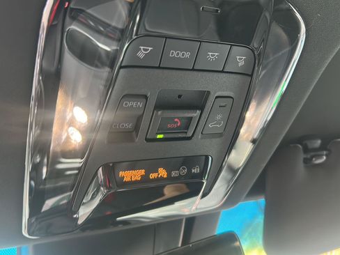 Used 2023 Toyota Venza Limited AWD/4WD image 12