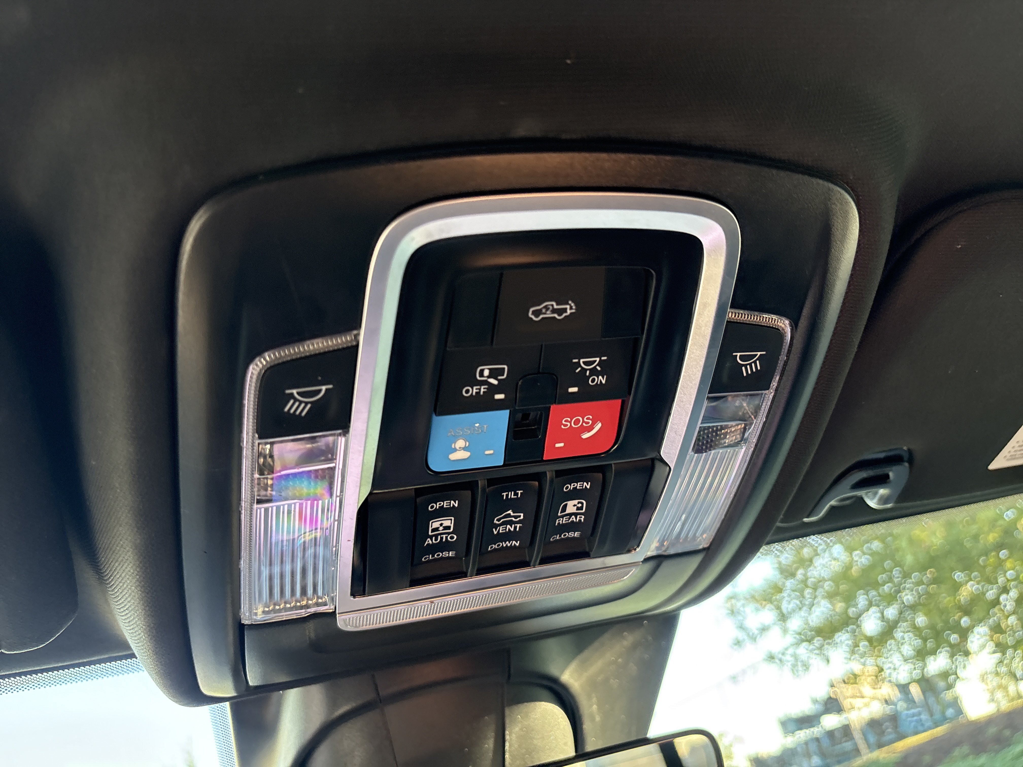 Used 2025 RAM 3500 Laramie AWD/4WD image 29